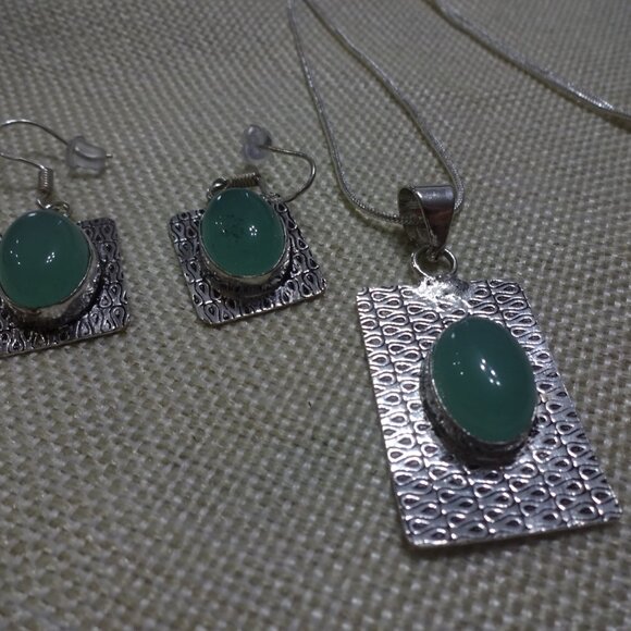 Gorgeous GREEN CHALCEDONY Handmade Sterling 925 Marching Necklace & Earrings - Picture 2 of 3